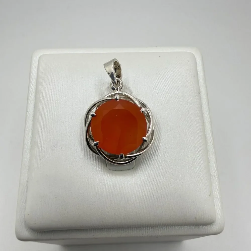 NWOT 12mm, round cut,‎ faceted Carnelian pendant in sterling silver!